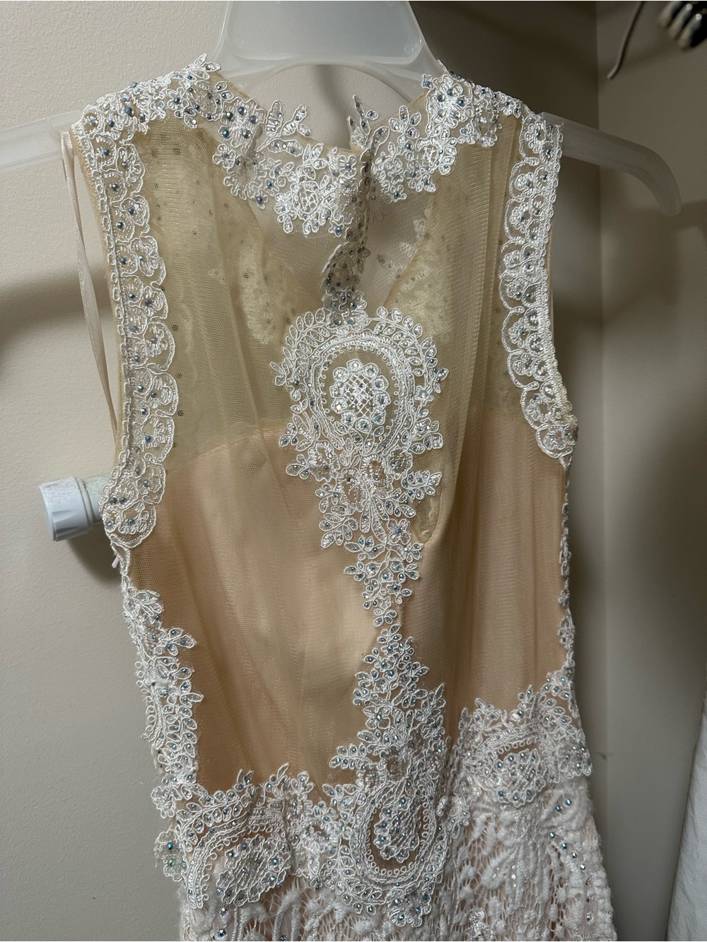 Cecily Brown by David’s bridal Ivory Lace Bridal Wedding dress size 6. - Picture 4 of 9